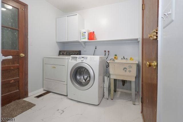 11 Gunpowder Dr, East Brunswick Twp., NJ 08816