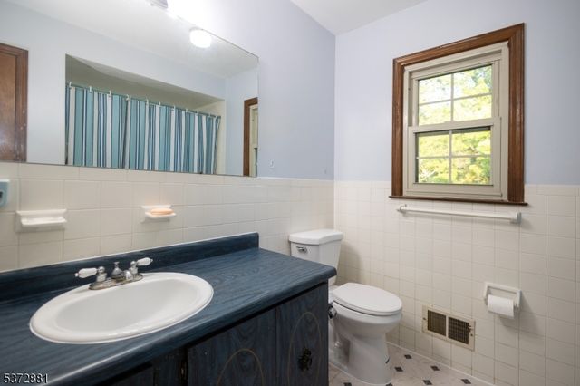 11 Gunpowder Dr, East Brunswick Twp., NJ 08816