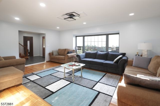 11 Gunpowder Dr, East Brunswick Twp., NJ 08816