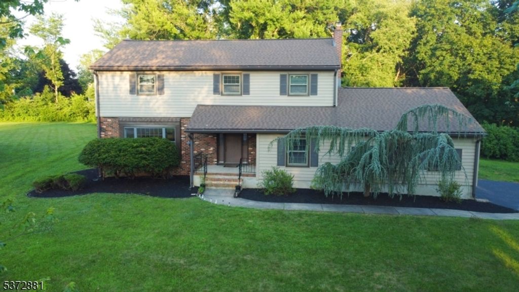 11 Gunpowder Dr, East Brunswick Twp., NJ 08816