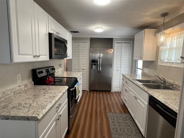 41 THATCH PALM STREET E 41, Largo, FL 33770