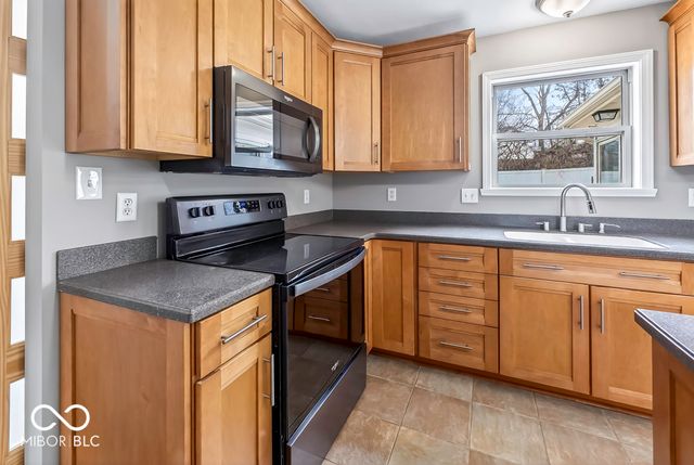 549 New London Drive, Greenwood, IN 46142