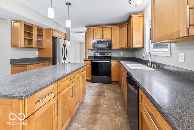 549 New London Drive, Greenwood, IN 46142