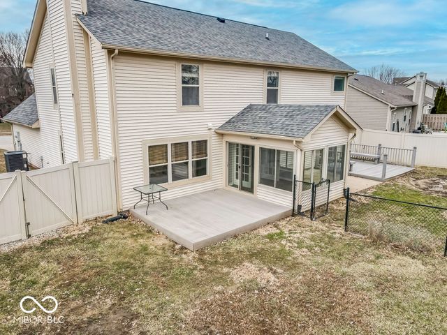 549 New London Drive, Greenwood, IN 46142