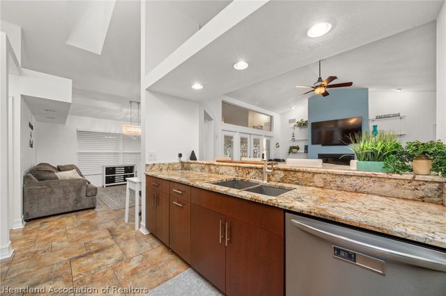 105 Watersedge Lane, Lake Placid, FL 33852