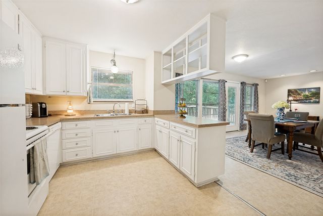 2725 Sandage Avenue, Fort Worth, TX 76109