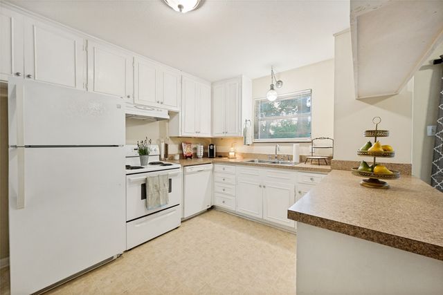 2725 Sandage Avenue, Fort Worth, TX 76109