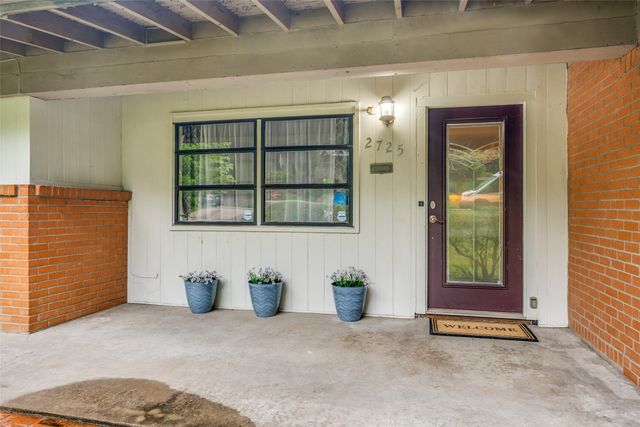 2725 Sandage Avenue, Fort Worth, TX 76109