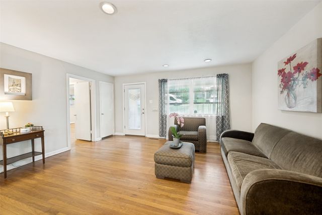 2725 Sandage Avenue, Fort Worth, TX 76109
