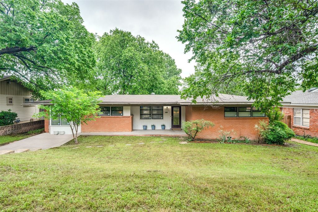 2725 Sandage Avenue, Fort Worth, TX 76109