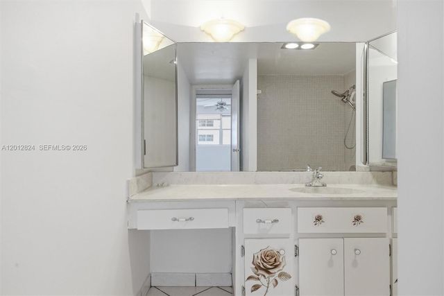 111 Golden Isles Dr G12, Hallandale Beach, FL 33009