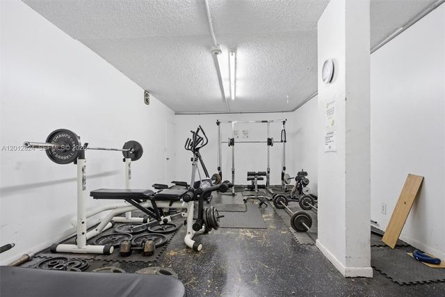 111 Golden Isles Dr G12, Hallandale Beach, FL 33009