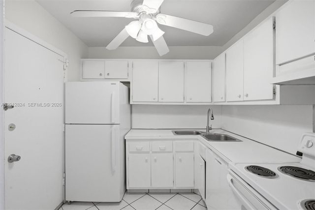 111 Golden Isles Dr G12, Hallandale Beach, FL 33009
