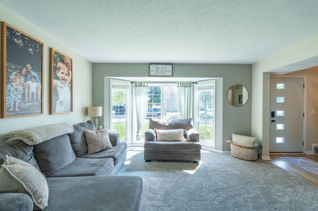 5791 Hickory Hill Court SE, Kentwood, MI 49512