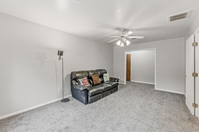 1207 21st Street, Huntsville, TX 77340