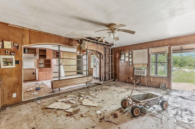 1207 21st Street, Huntsville, TX 77340
