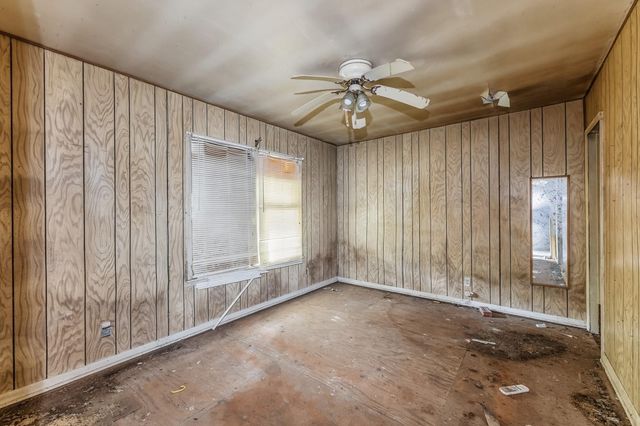 1207 21st Street, Huntsville, TX 77340