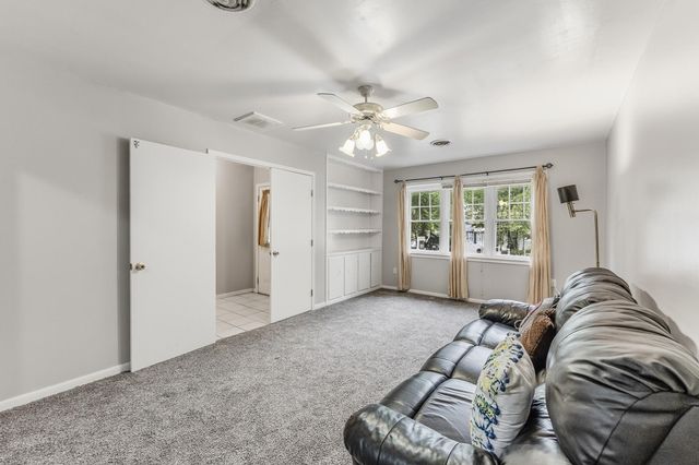 1207 21st Street, Huntsville, TX 77340
