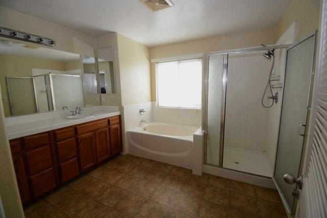 2360 S Playa Avenue, Fresno, CA 93727