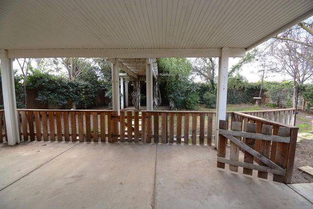 2360 S Playa Avenue, Fresno, CA 93727