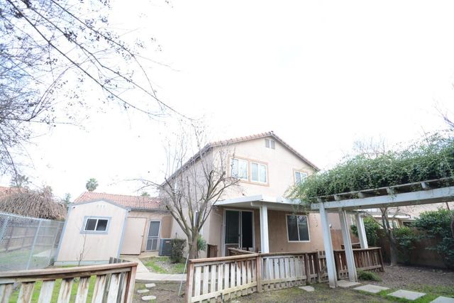 2360 S Playa Avenue, Fresno, CA 93727