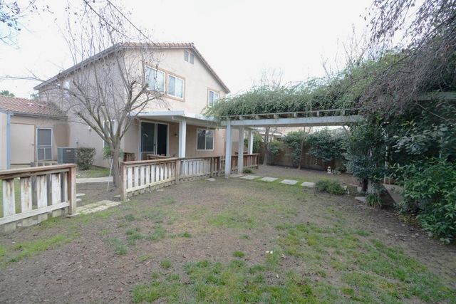 2360 S Playa Avenue, Fresno, CA 93727