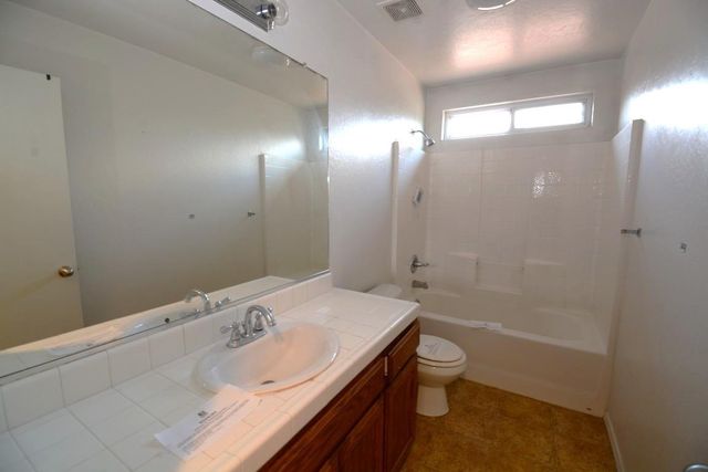 2360 S Playa Avenue, Fresno, CA 93727