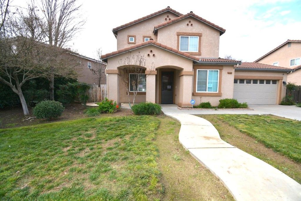 2360 S Playa Avenue, Fresno, CA 93727