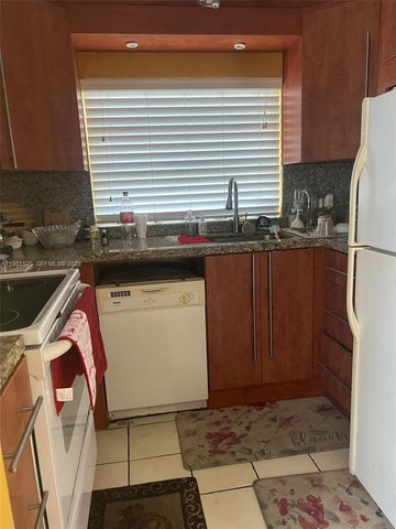 1100 Colony Point Cir 201, Pembroke Pines, FL 33026