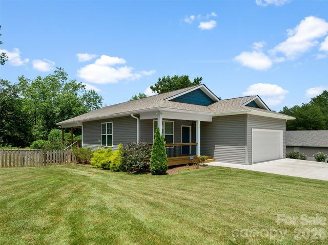 201 N Mapleton Drive, East Flat Rock, NC 28726