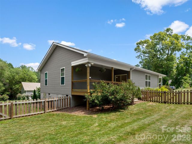 201 N Mapleton Drive, East Flat Rock, NC 28726