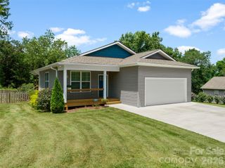 201 N Mapleton Drive, East Flat Rock, NC 28726
