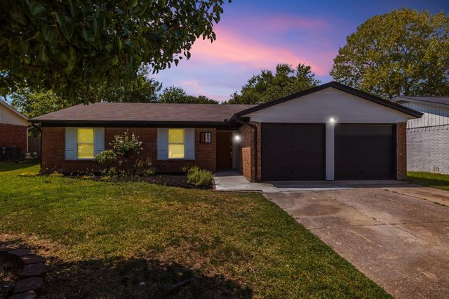 602 S Waxahachie Street, Mansfield, TX 76063