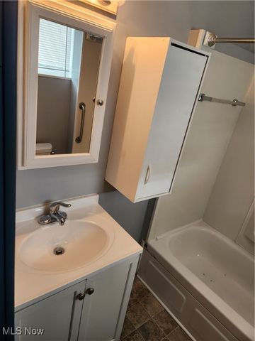 158 16th Street NW, Barberton, OH 44203