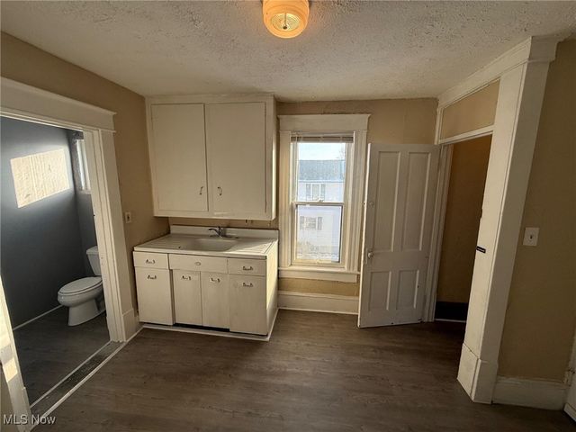 158 16th Street NW, Barberton, OH 44203