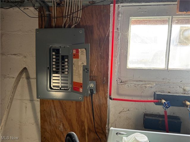 158 16th Street NW, Barberton, OH 44203