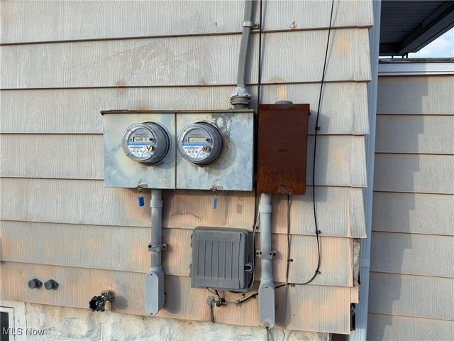 158 16th Street NW, Barberton, OH 44203