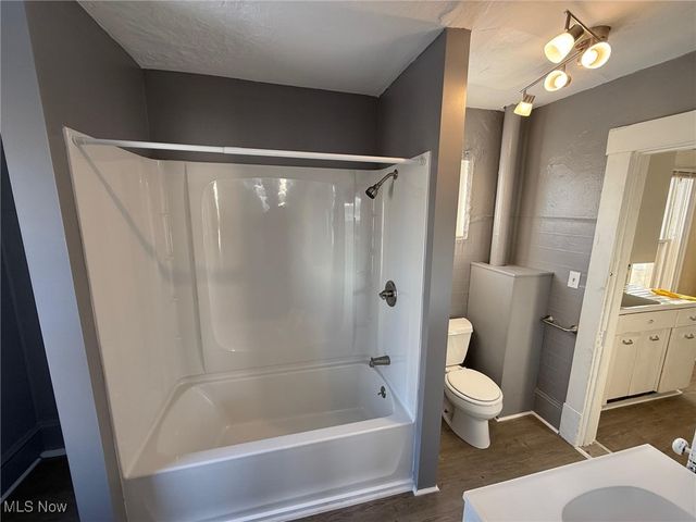 158 16th Street NW, Barberton, OH 44203