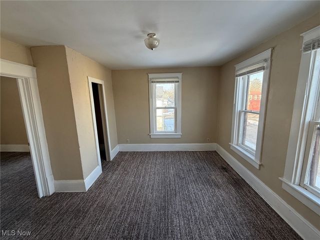 158 16th Street NW, Barberton, OH 44203