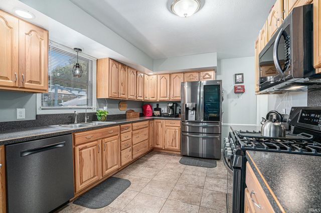 24715 Green Valley Parkway, Elkhart, IN 46517