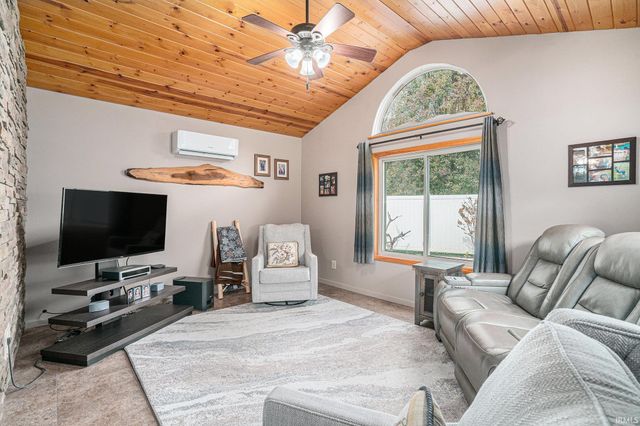 24715 Green Valley Parkway, Elkhart, IN 46517