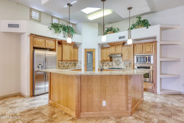 532 VIA DE LOS ARBOLES, El Paso, TX 79932