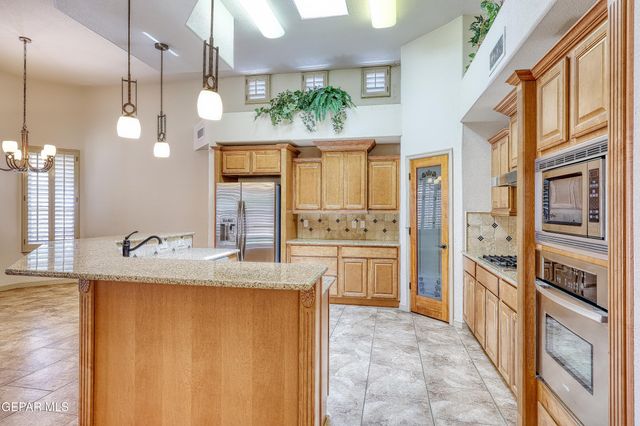 532 VIA DE LOS ARBOLES, El Paso, TX 79932