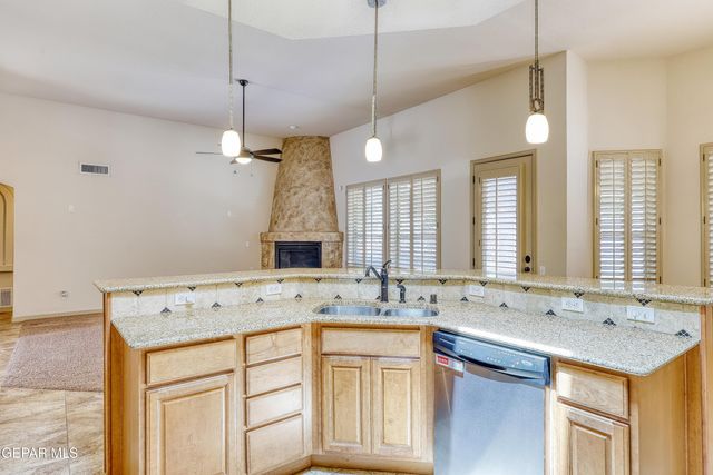 532 VIA DE LOS ARBOLES, El Paso, TX 79932