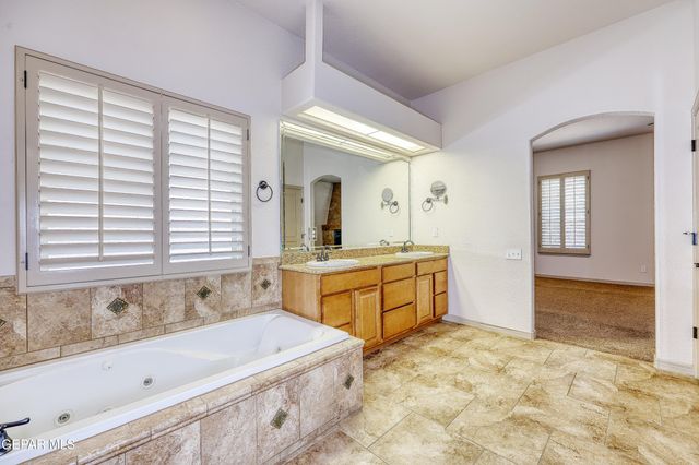 532 VIA DE LOS ARBOLES, El Paso, TX 79932