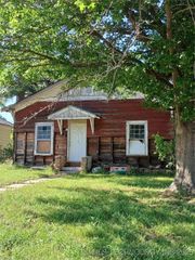 609 1st, Haileyville, OK 74547