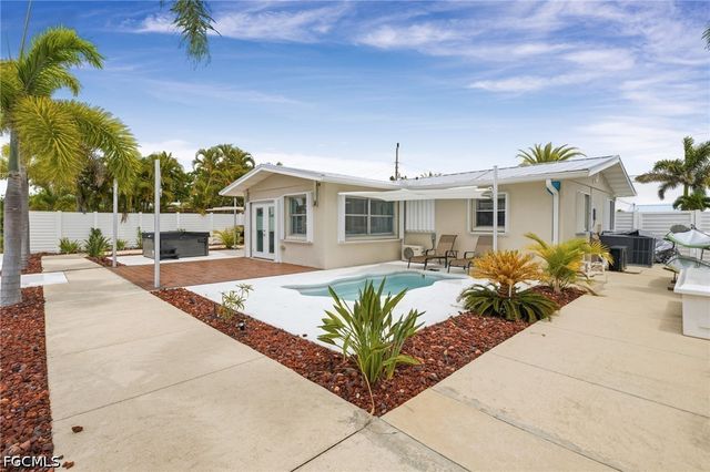 12179 Boat Shell DR, Matlacha Isles, FL 33991