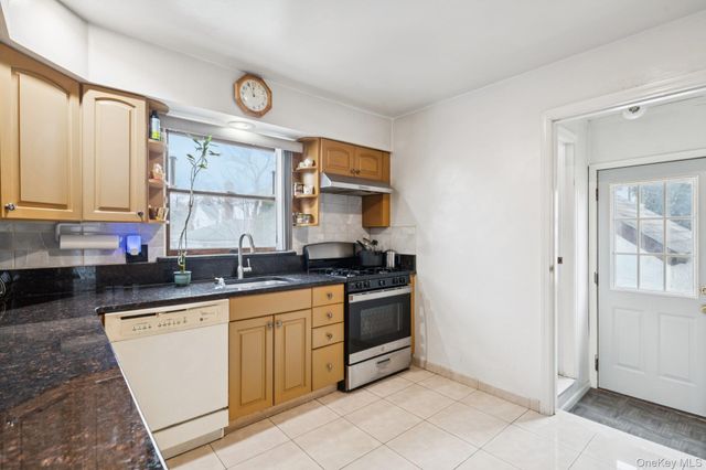 174 Bellmore Street, Floral Park, NY 11001