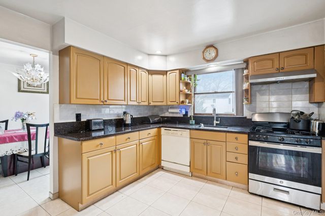 174 Bellmore Street, Floral Park, NY 11001