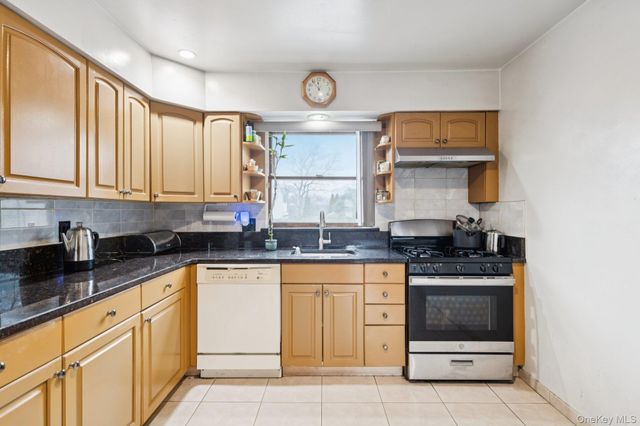 174 Bellmore Street, Floral Park, NY 11001